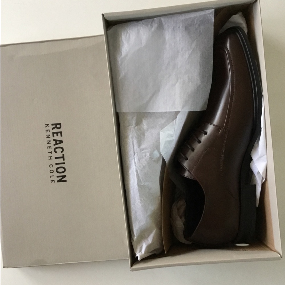 NWB Men Shoes size 10.5
